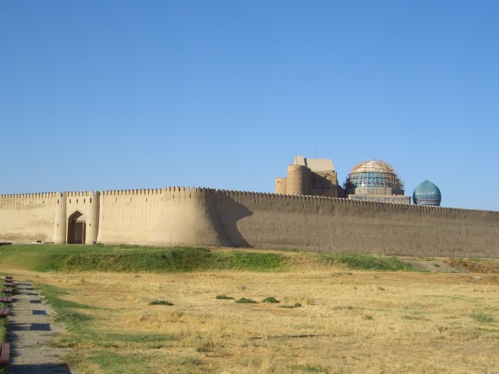 Mauzóleum (začiatok výstavby koniec 14stor.) Khwaj Ahmad Yasawi, zakladateľa Yasaniyya Sufického poriadku