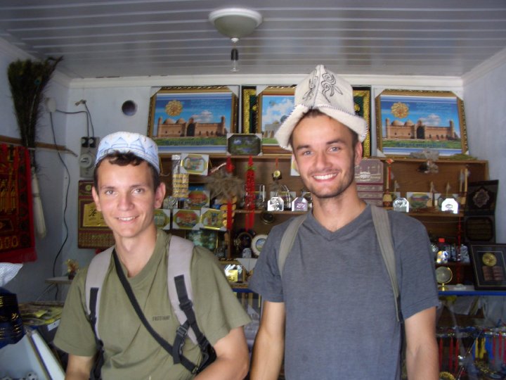 S Dušanom sme chceli na pár rokov ostať pričom Dušo sa upísal mešite a ja som si šiel zohnať stádo kôz.
